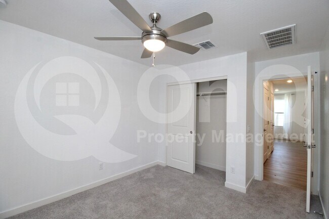 Building Photo - 2540 W La Salle St