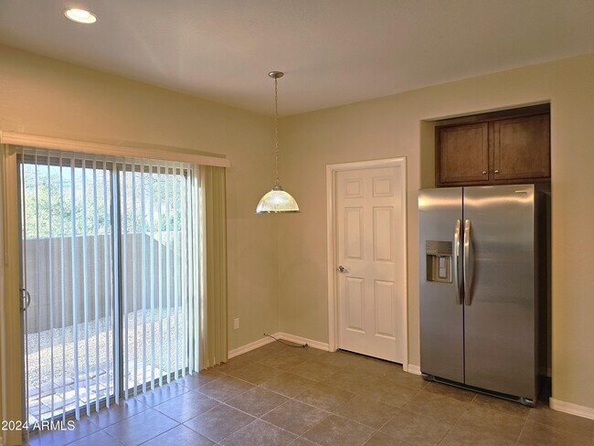 Building Photo - 6111 E Knolls Way N