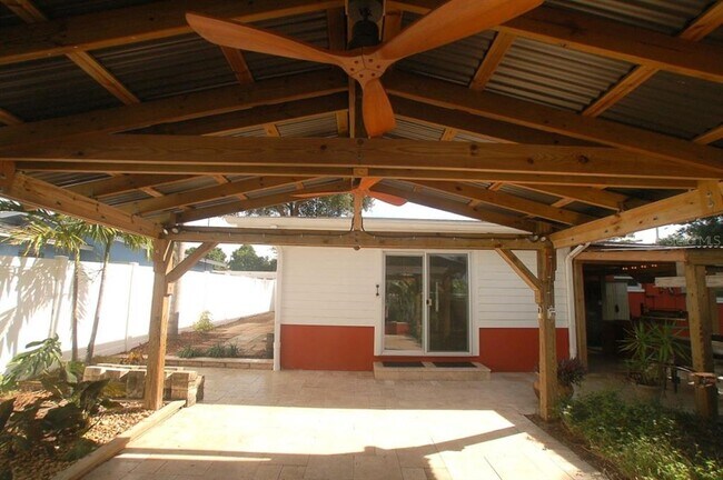 Building Photo - 468 Limewood Ave