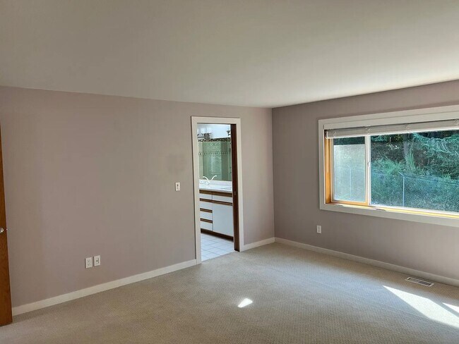 Building Photo - STUNNING CUSTOM HOME! IN STEILACOOM- MINUT...