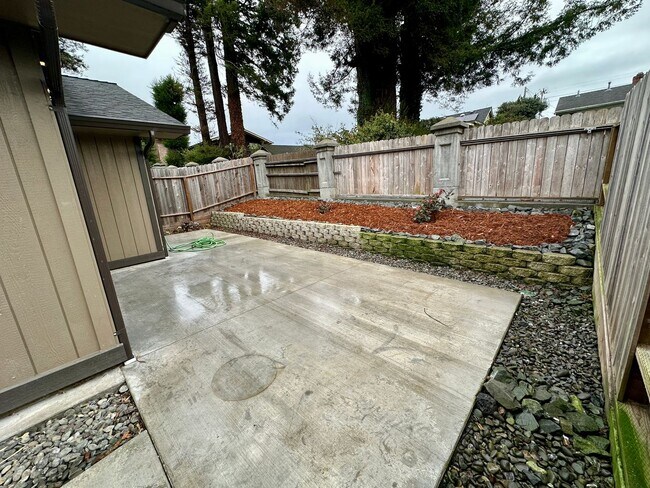 Building Photo - 259 Hodgson St