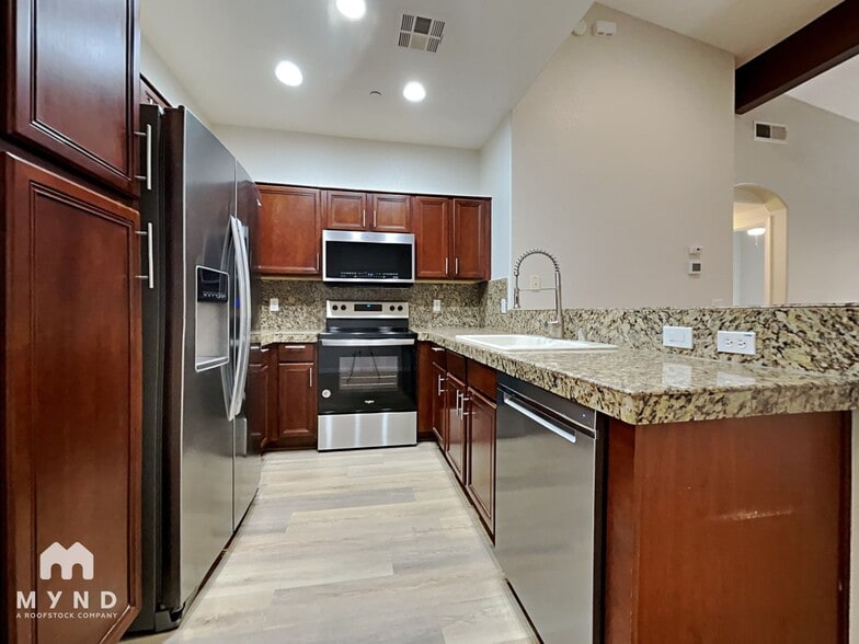 Building Photo - 1351 N Pleasant Dr