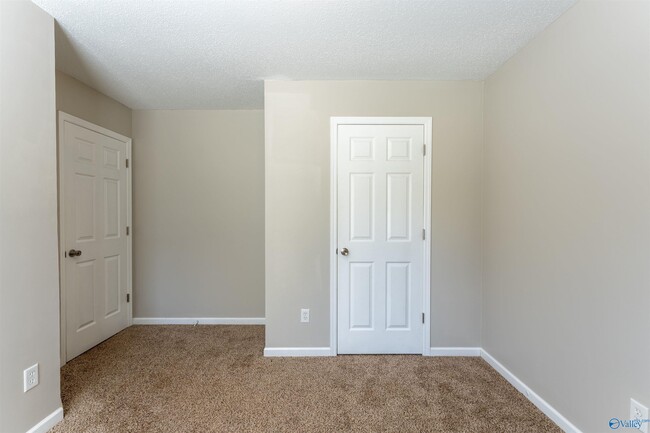 Building Photo - 122 Otter Trail SW