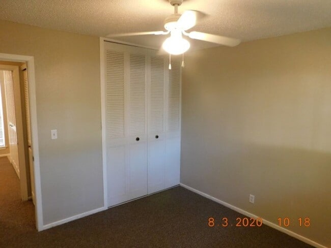 Building Photo - Spacious 4 bedroom 2 bath home in Camelot II