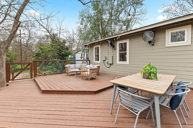 Building Photo - 3503 Vineland Dr