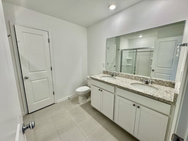 Building Photo - Like New 5 Bedroom Home with Community Amenities