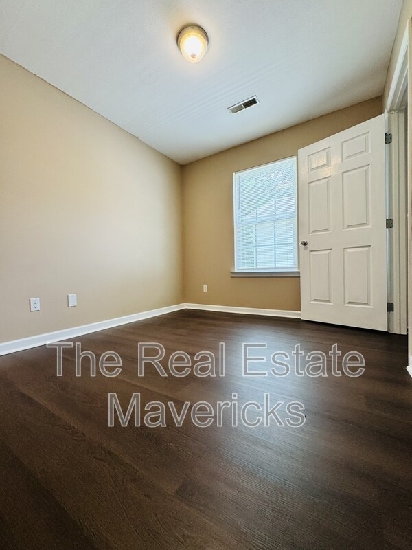 Building Photo - 4619 Kirkland Ave