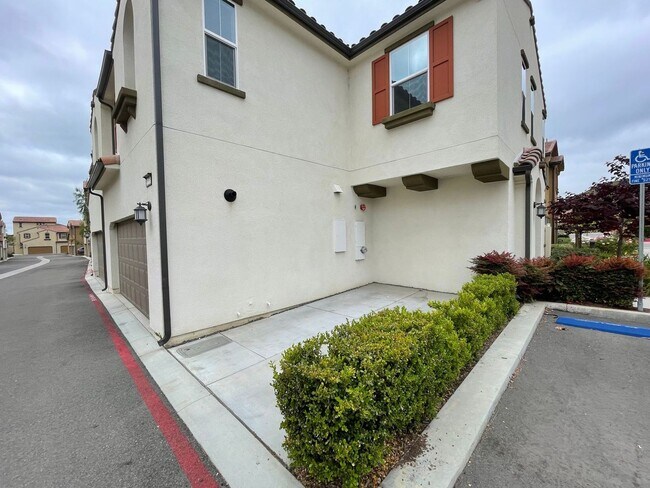 Building Photo - 35795 Landon Ln
