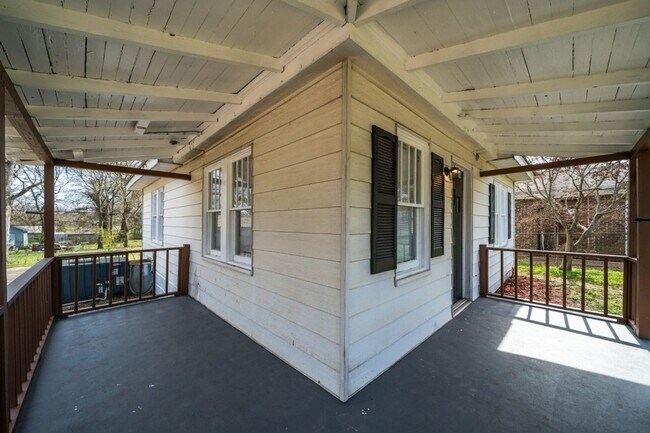 Building Photo - Charming & Fully Renovated Home – Act Fast!