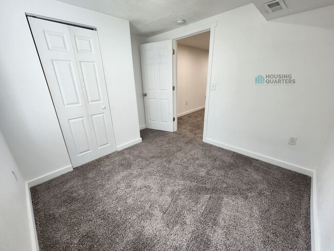 Building Photo - 3904 W Wellesley Ave