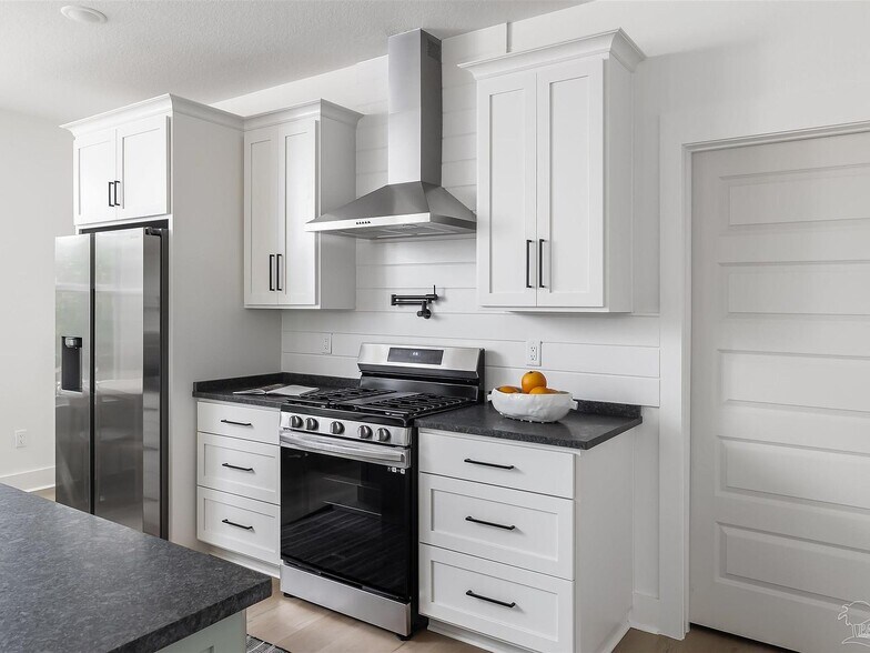 Building Photo - 511 N C St