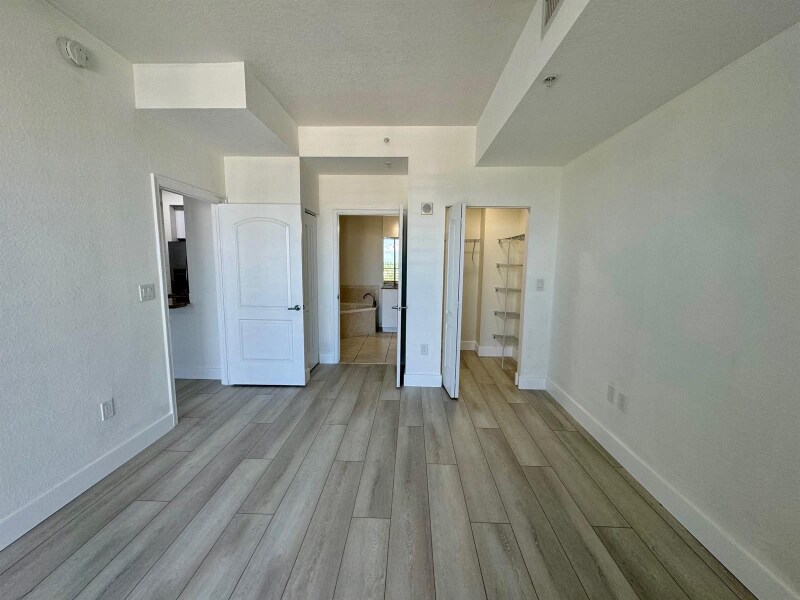 Building Photo - 1830 Radius Dr