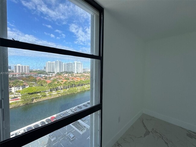 Building Photo - 3675 N Country Club Dr