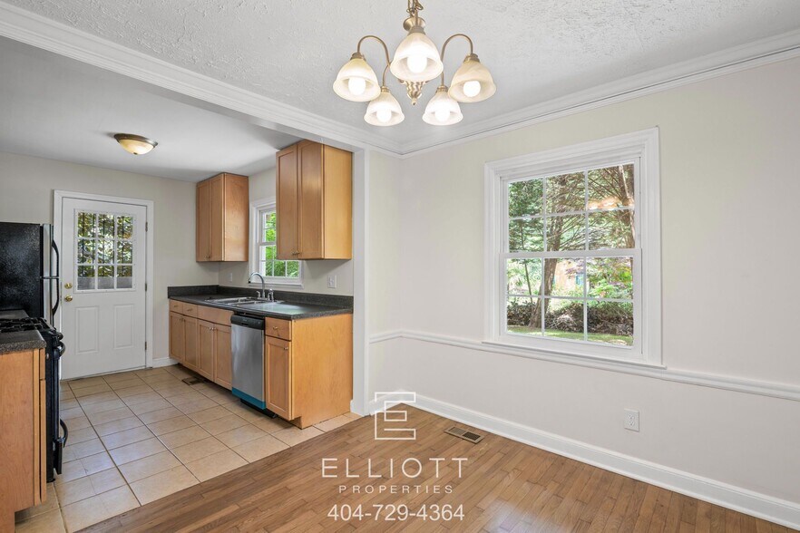 Building Photo - 1095 Oakfield Dr SE