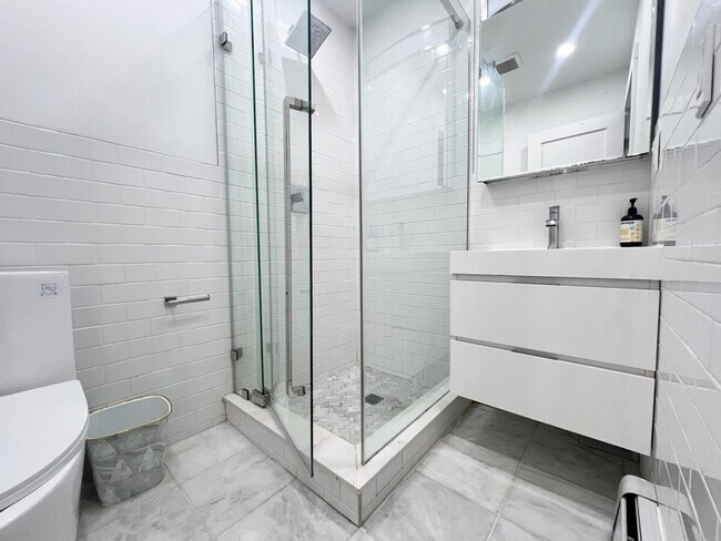 Building Photo - 18 Avenue B