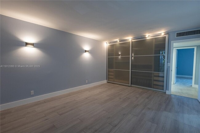 Building Photo - 20350 W Country Club Dr