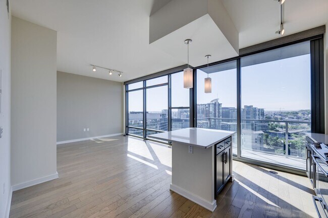 Building Photo - Beautiful 15th floor condo at TwelveTwelve