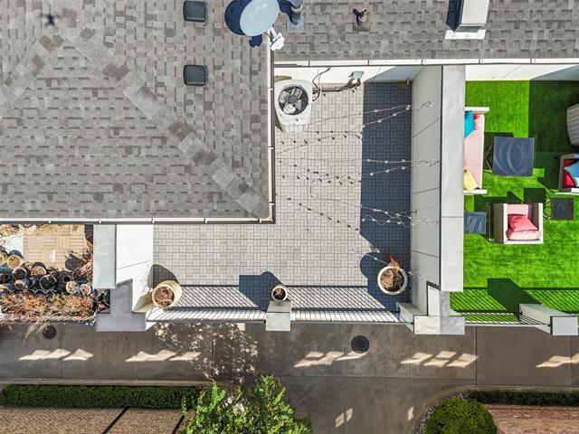 Building Photo - 643 S Cesar Chavez Blvd