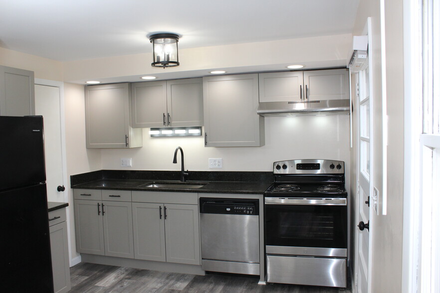 Building Photo - 32 Medimount Dr