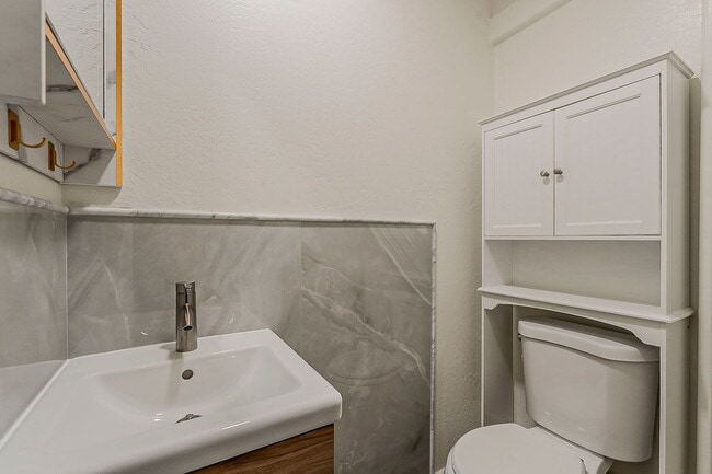 Building Photo - 4 bed, 2 bath home in Peoria