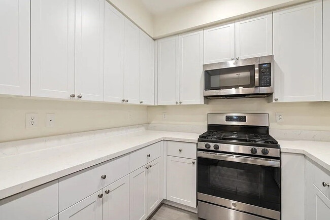 Building Photo - 70 Endicott St