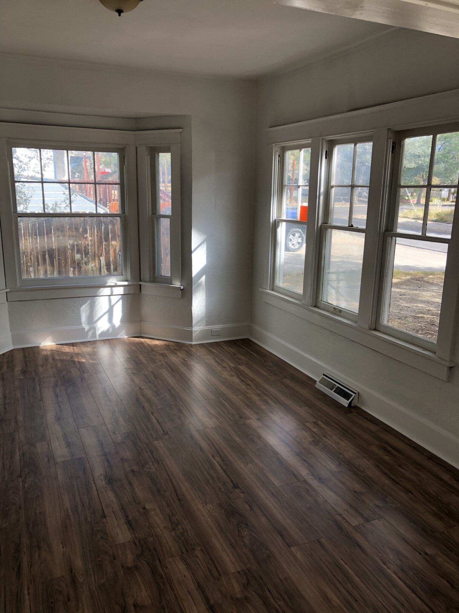 Formal dining room - 520 11th St
