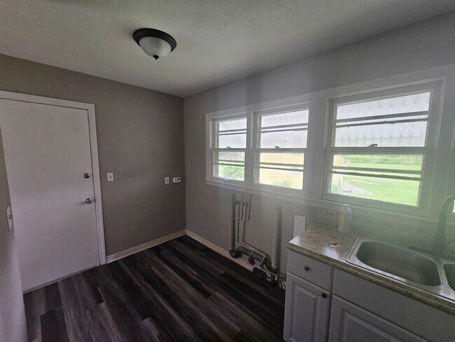Building Photo - 800-802 E 75th Terrace - Duplex