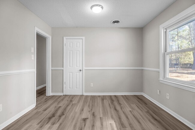 Building Photo - 620 Starling Way