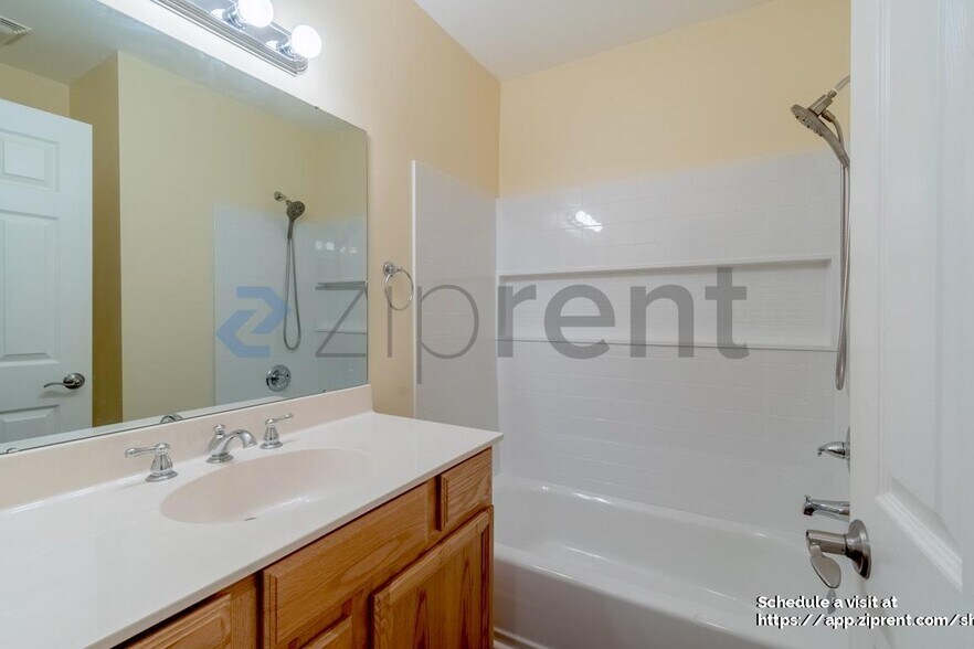 Building Photo - 8533 Sawyer Brown Rd