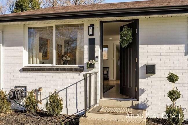 Building Photo - 5210 Quay St