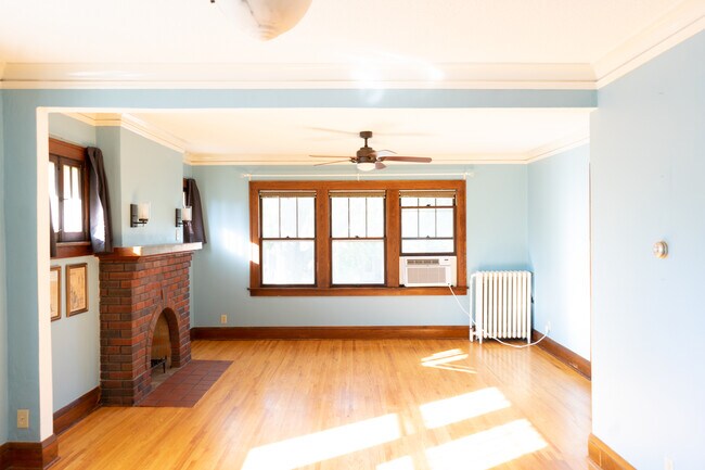 Primary Photo - 1254 Thomas Ave