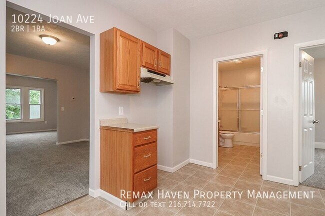 Building Photo - 10224 Joan Ave UP, Cleveland - Spacious 2 ...