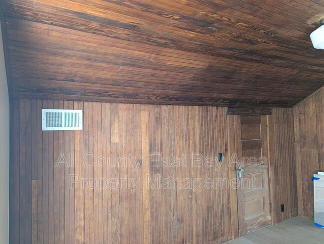 Building Photo - 1529 Josephine St