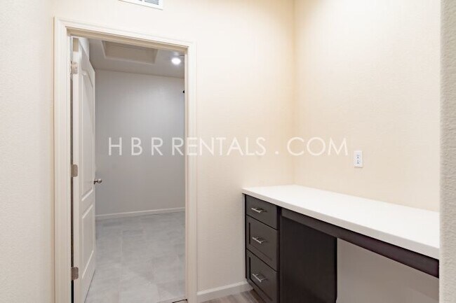 Building Photo - Modern & Spacious SINGLE STORY 4-Bedroom Home in Manteca – Fresh Updates & Comfortable Living