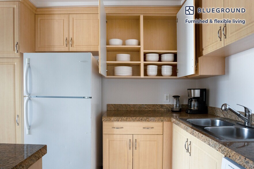 Building Photo - 467 S Arnaz Dr