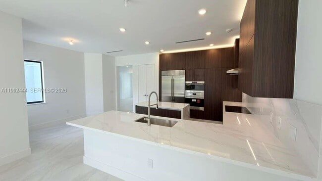 Building Photo - 19708 NE 14th Ave