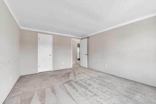 Building Photo - 197 Kings Way