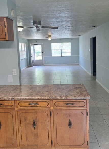 Building Photo - 3909 Ocean View Dr