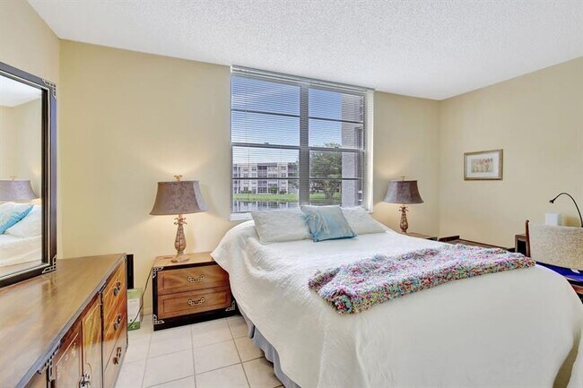 Building Photo - 9311 Orange Grove Dr