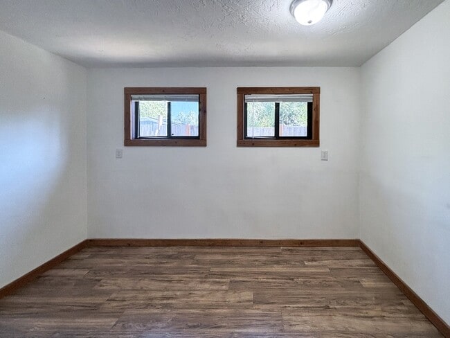 Building Photo - 3817 E Amazon Dr