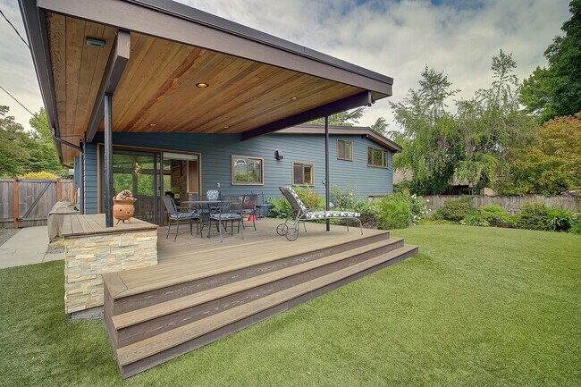 Building Photo - 4Bd/2.5Ba Seattle Home