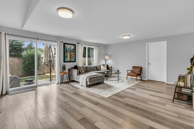 Building Photo - 1319 Golf Club Rd SE