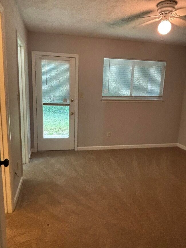 Building Photo - 2901 Richview Park Cir S