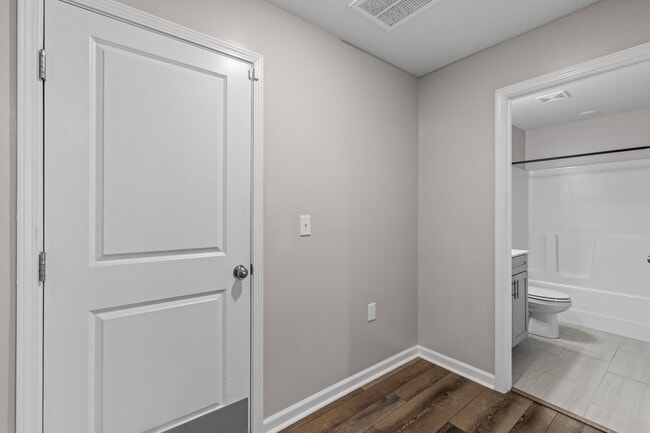 Building Photo - 507 Brushford Ln