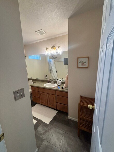 Building Photo - 10144 Madison St