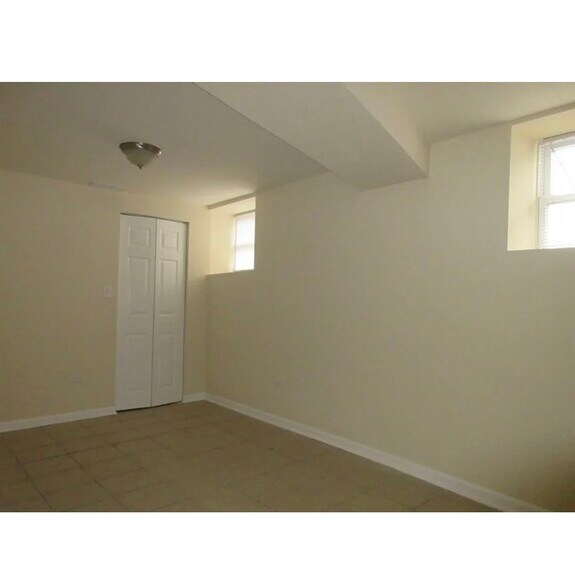 Building Photo - 3811 W Hirsch St