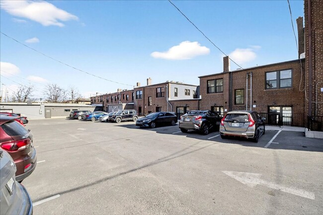 Building Photo - Pizza Prynce