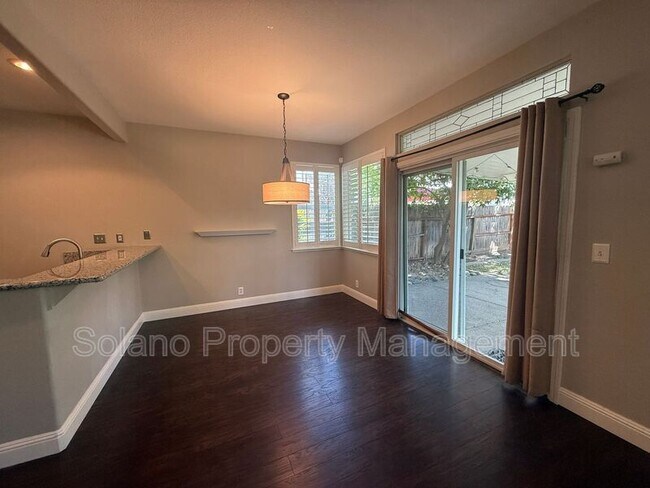 Building Photo - 532 Blarney Cir