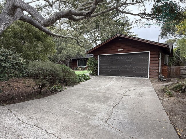 Building Photo - Remodeled Three Bedroom Upper Hatton Fields Home
