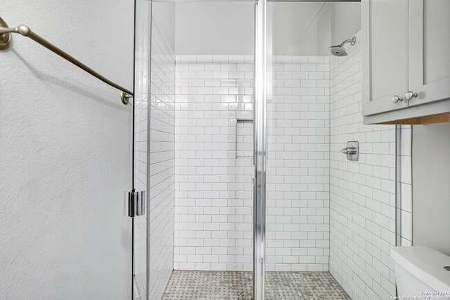 Building Photo - 507 Elmhurst Ave